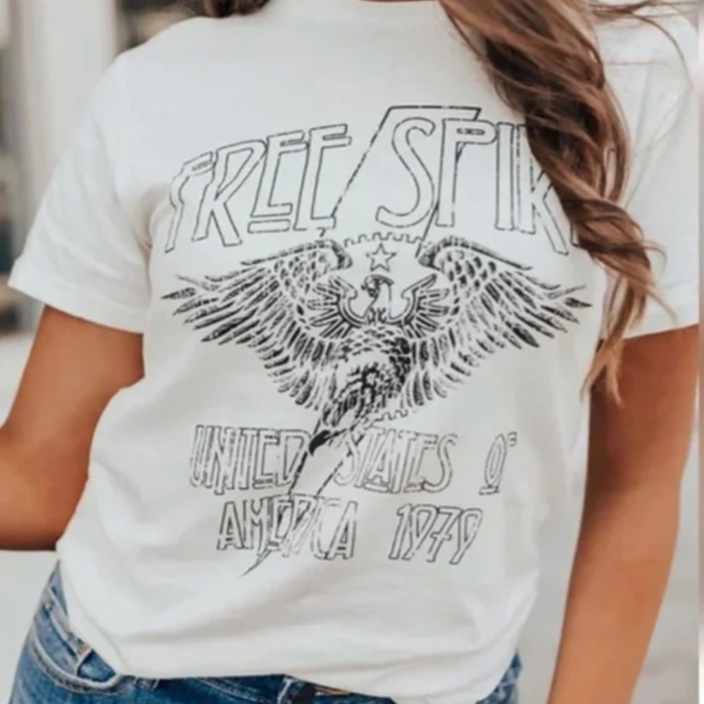 Sweet Claire Free Spirit White Graphic tee Women's size Small
